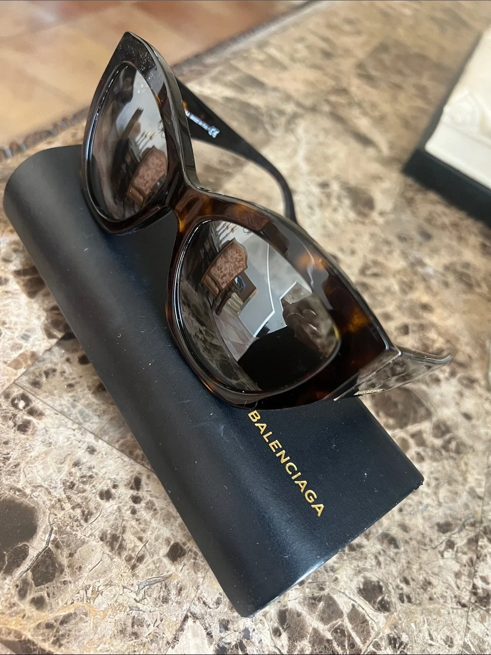 Balenciaga Tortoiseshell Cat-Eye Sunglasses - Brown